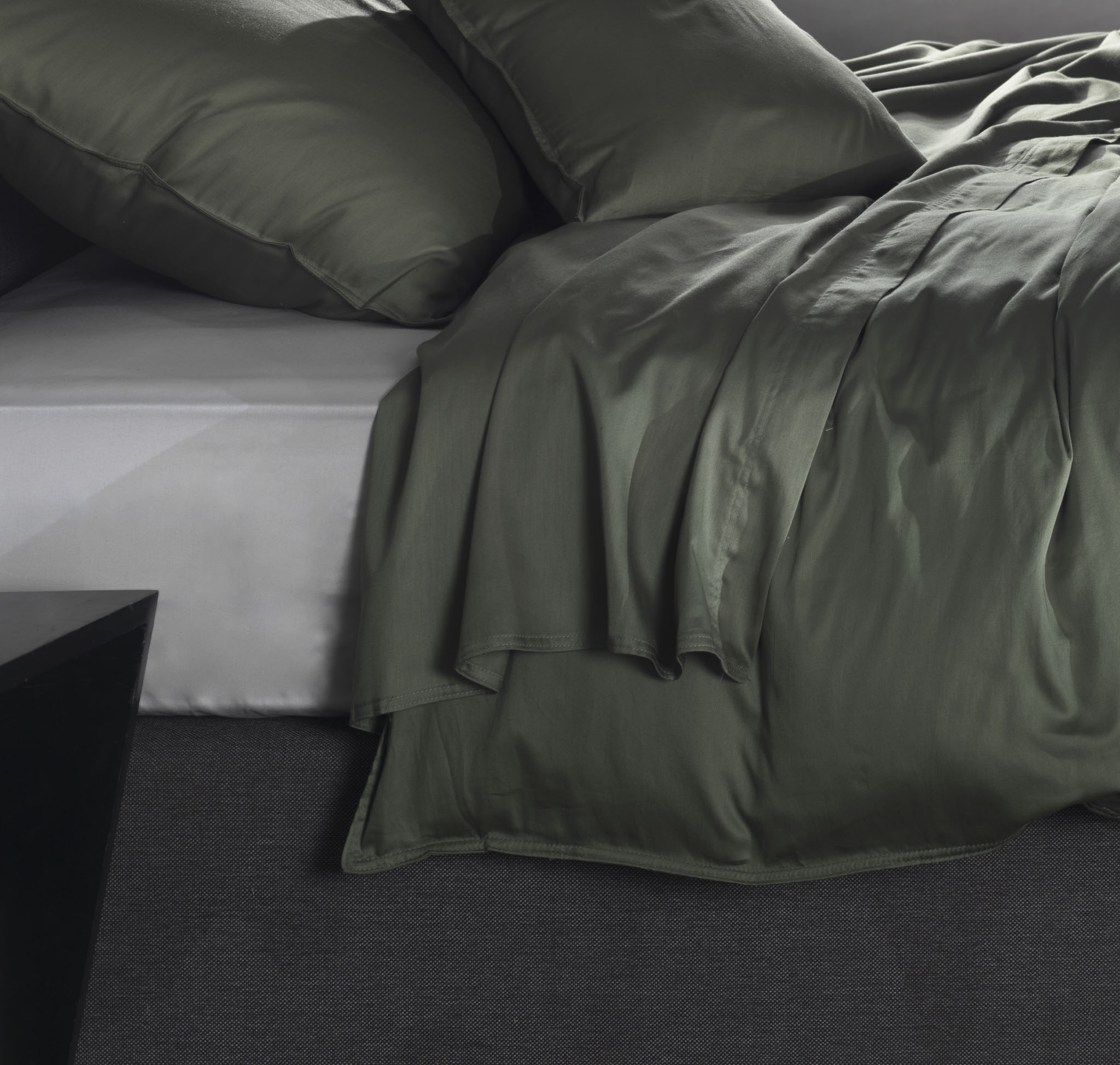 Zo Home laken Satinado Army Green satijn