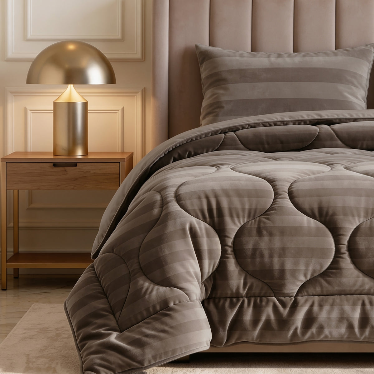 Sleeptime lazy dekbed Hotel Velvet Taupe