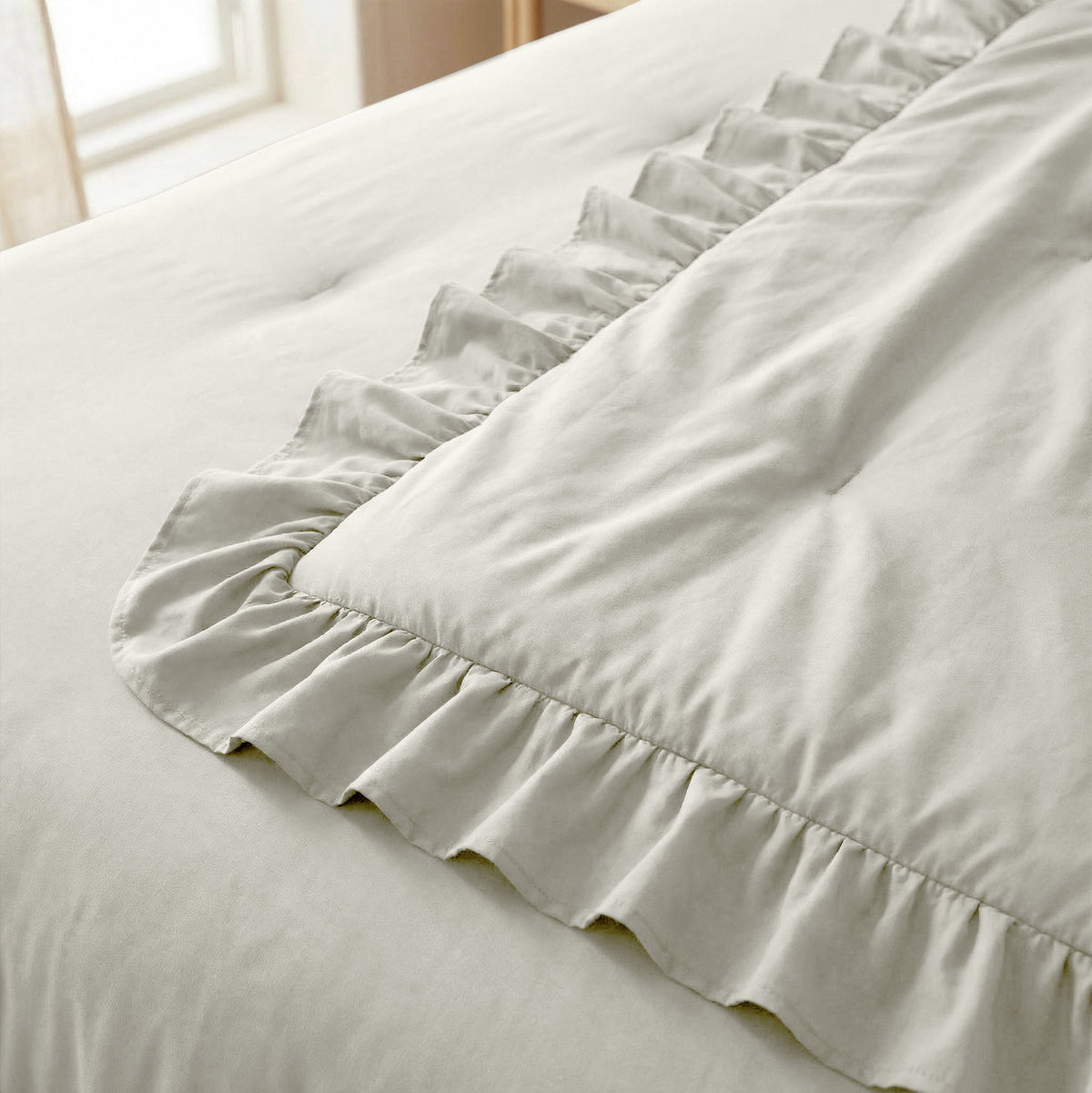 Sleeptime lazy dekbed Ruffles Gebroken Wit