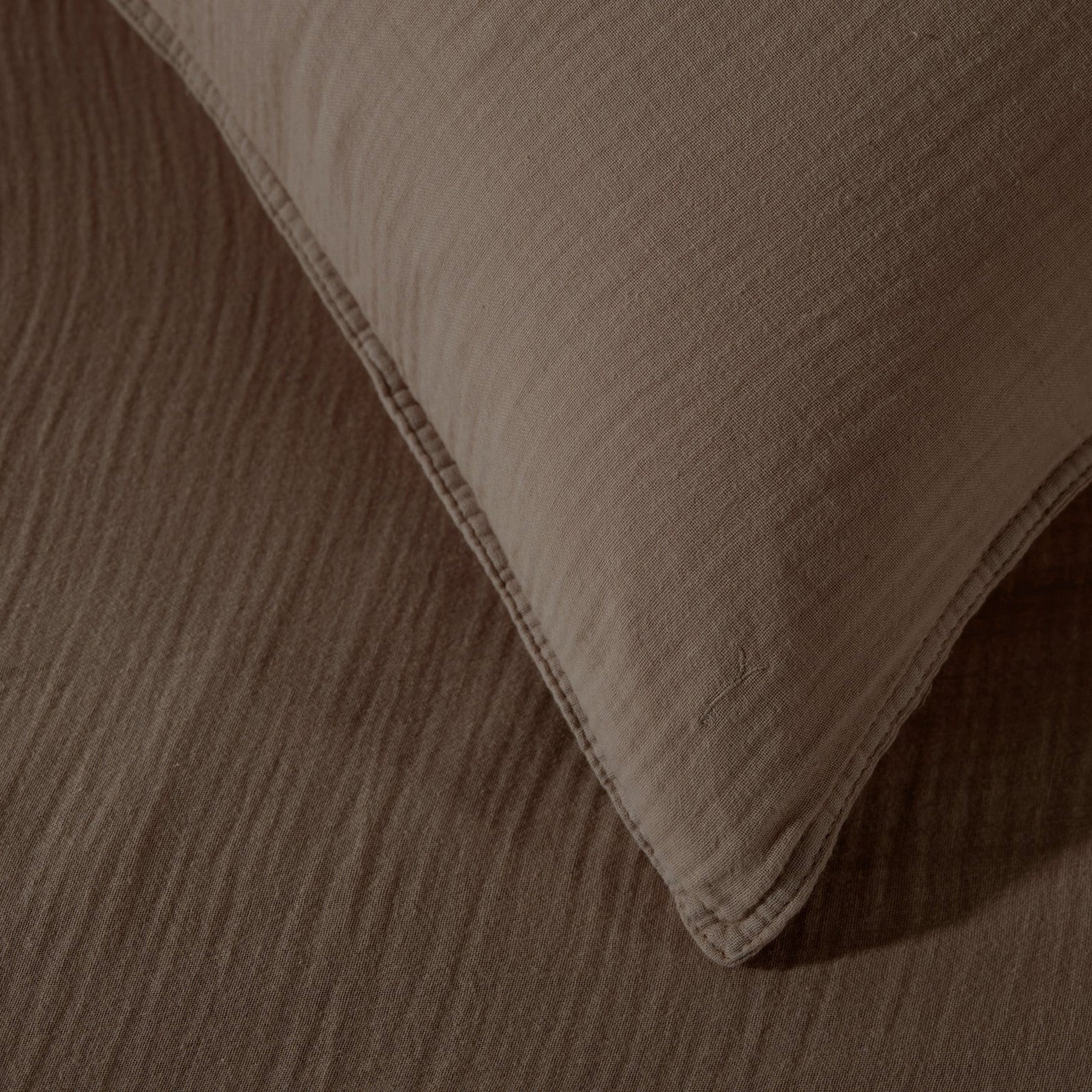 Yellow dekbedovertrek Suite Guadeloupe Plaza taupe mousseline